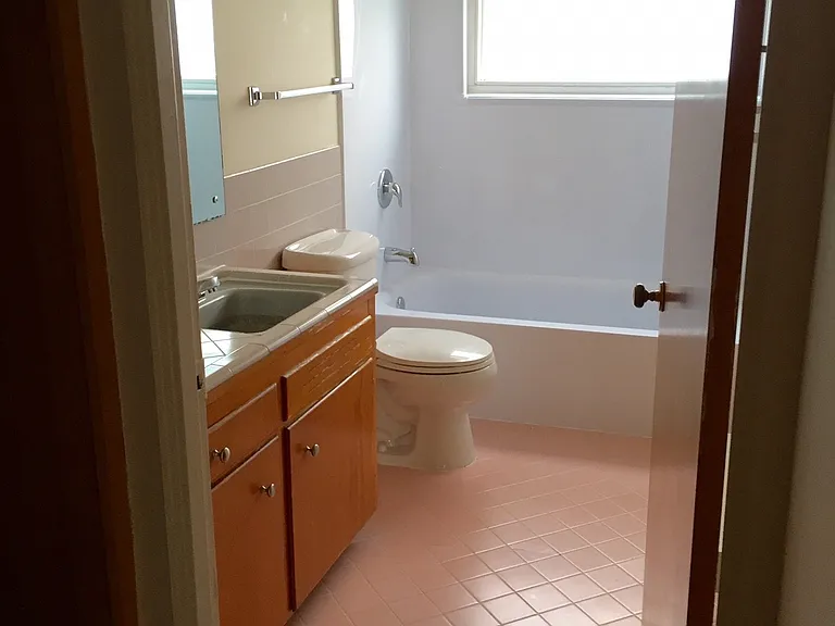 Cortina Apartments — Photo 17