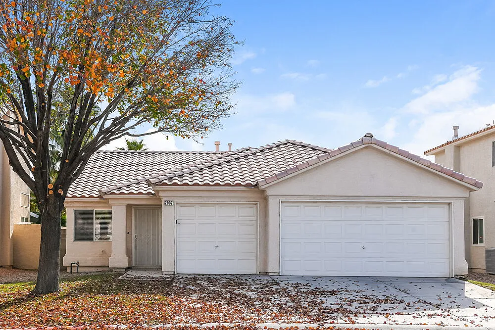3 bed, 2.0 bath, 1458 sqft, $2,120 — Photo 1