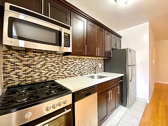 Rented by R New York