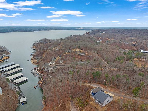 4th image of 85 Breeze Point SE