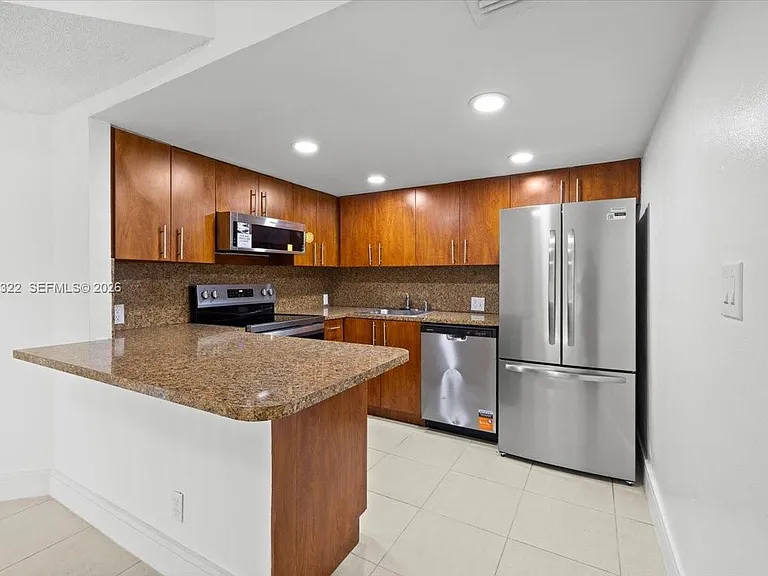 8290 Lake Dr #130 — Photo 5