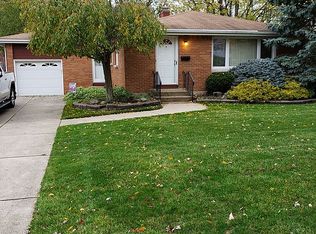 154 Clearfield Dr, Williamsville, NY 14221