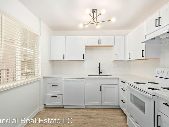 4th image of 241 E 1st Ave #16