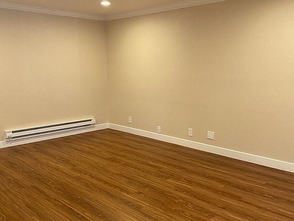 4th image of 3730 Moorpark Ave #1