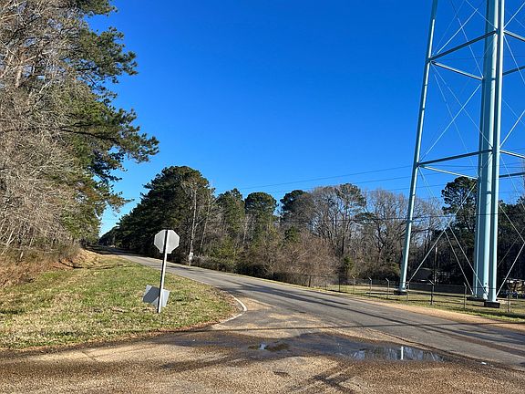 4th image of 2054 Magee Rd