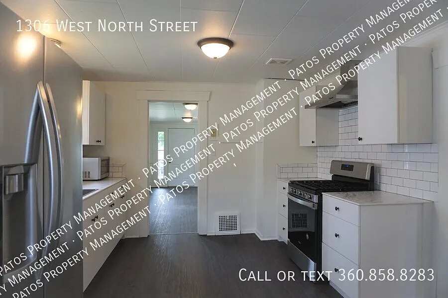 Light & Bright Columbia 3BR w/ Parking + Move?In Special — Photo 3