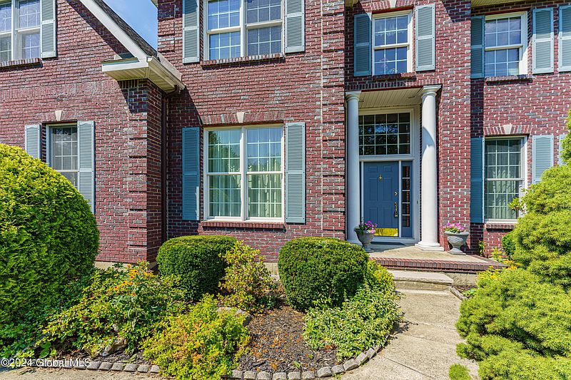 3rd image of 6 Caraway Court