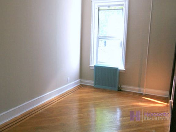 4th image of 2850 47th St #1