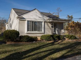 232 S Manitou Ave, Clawson, MI 48017