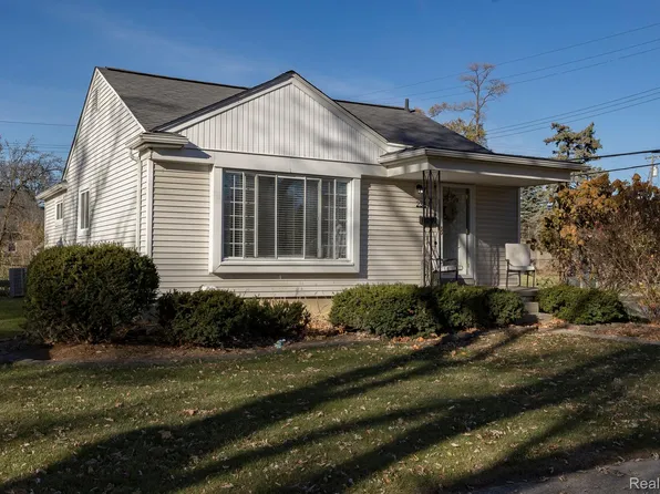 232 S Manitou Ave, Clawson, MI 48017
