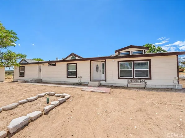 8725 Cedar St, Phelan, CA 92371
