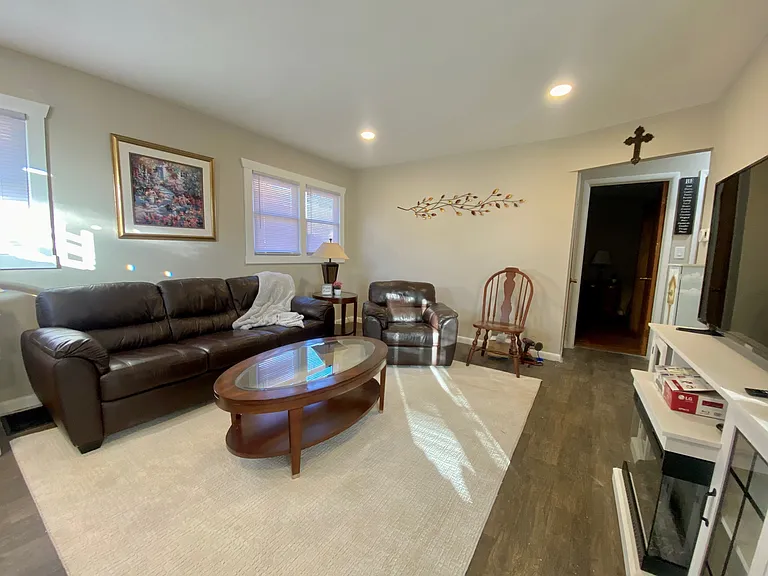 262 N Cherrywood Ave — Photo 8