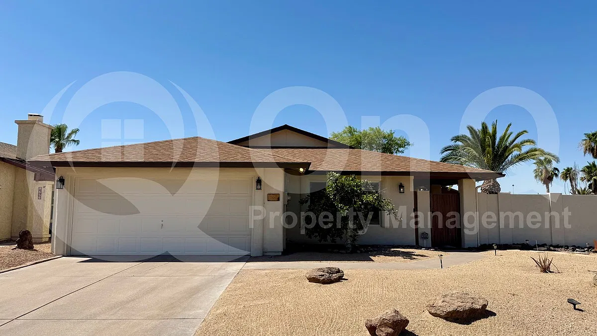 3 bed, 2.0 bath, 1628 sqft, $2,899 — Photo 2