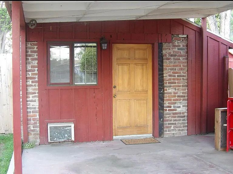 1st image of 825 N Conyer St