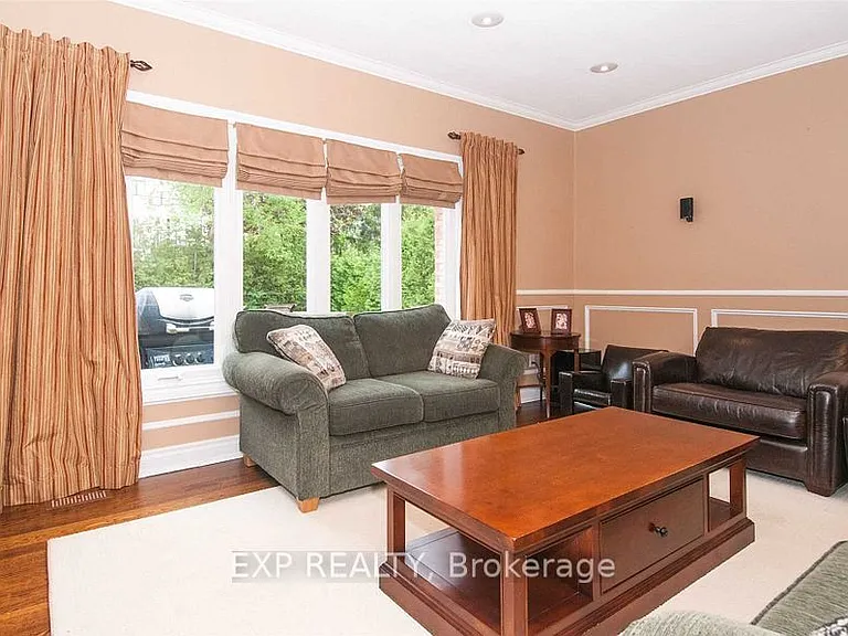 220 Viewmount Ave — Photo 9