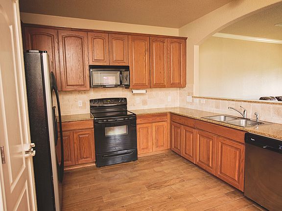 5th image of 113 Crestway