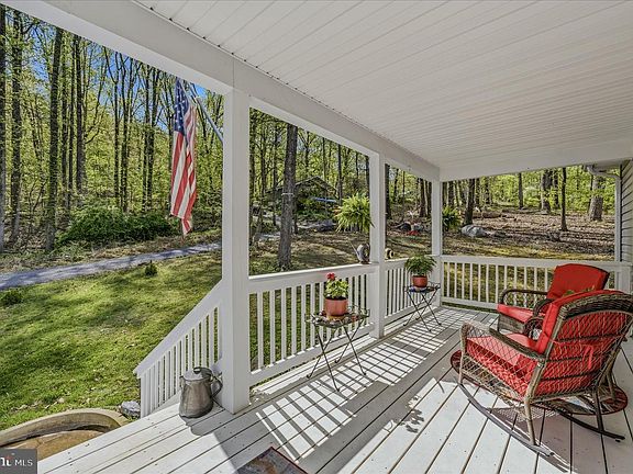 4th image of 457 Rolling Ln