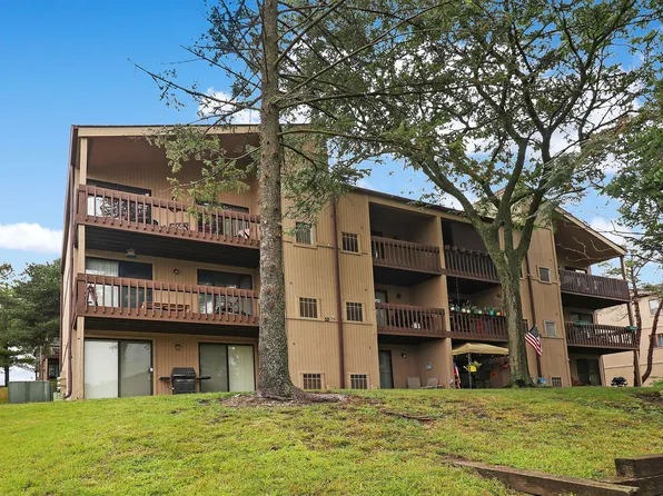 52 Oak Hill Colony APT 10, Fox Lake, IL 60020