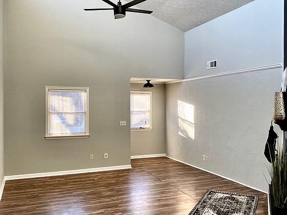5th image of 2819 Briar Hill Ln SE #A