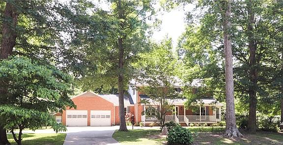 2nd image of 205 Autumn Wood Ln