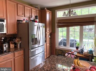 7129 Point Replete Cir, Fort Belvoir, VA 22060