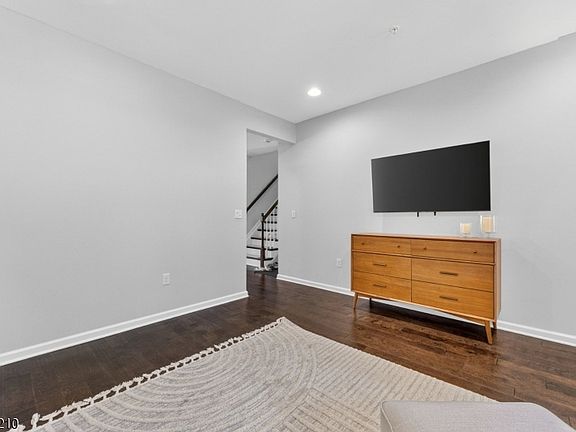 4th image of 11 Cannon Dr