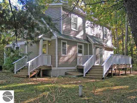 3rd image of 5804 N Oak St