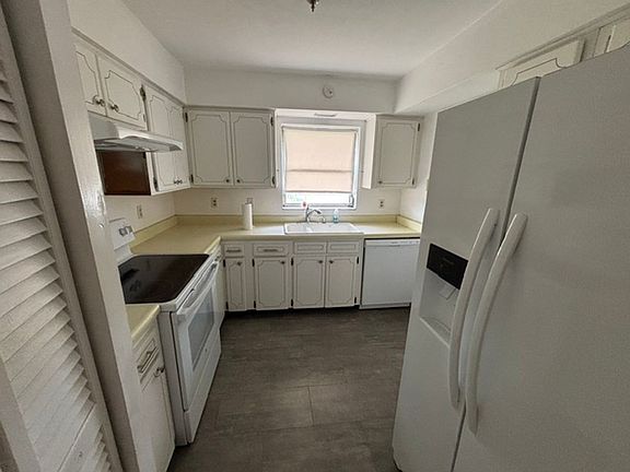 2nd image of 1080 Edgehill Ave