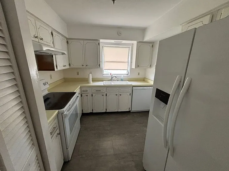 1080 Edgehill Ave — Photo 2