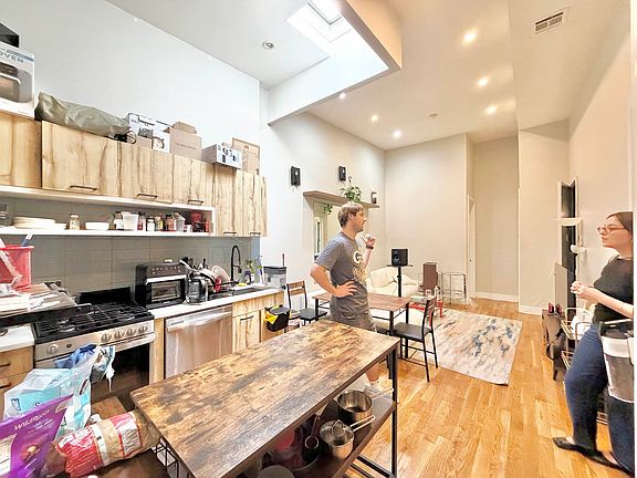 2nd image of 1120 Hancock St #3B