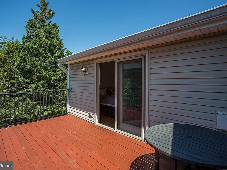 144 N Bedford St #B — Photo 20