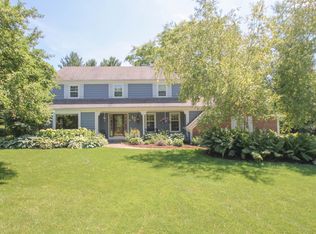 N63W29893 Woodfield Ct, Hartland, WI 53029