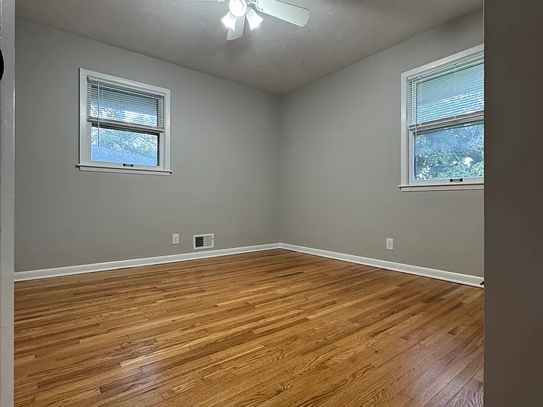 1326 Nelson St — Photo 6