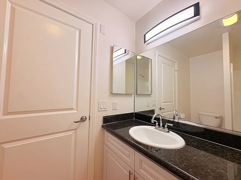 1301 N. Hollywood Way — Photo 9