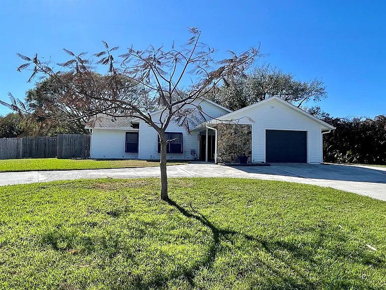311 Anchor Way — Photo 1