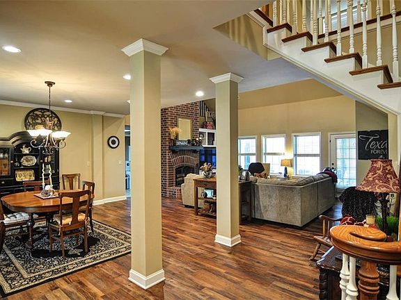 3rd image of 18 Meadowcreek Dr