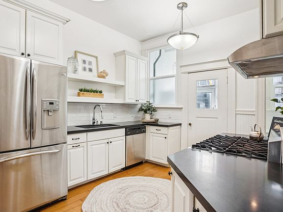5th image of 1590 Washington St