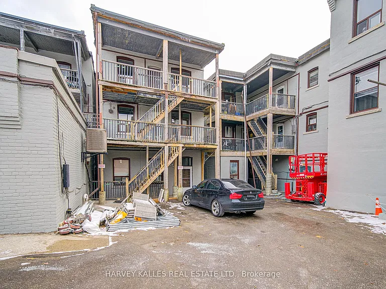 1074 Saint Clair Ave W #4 — Photo 37