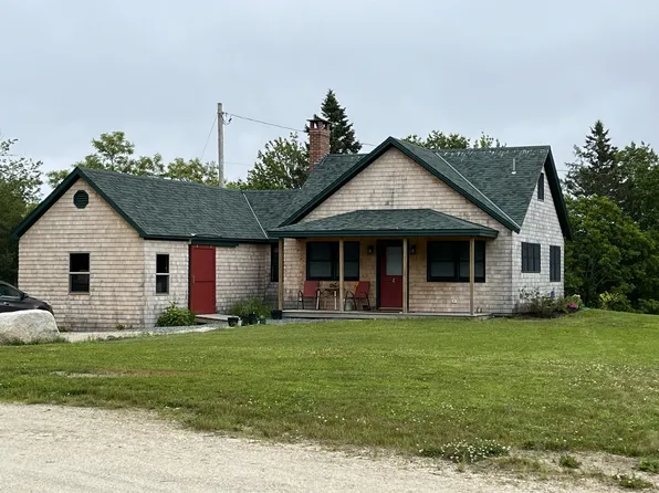 3 Morris Ave, Brooksville, ME 04617