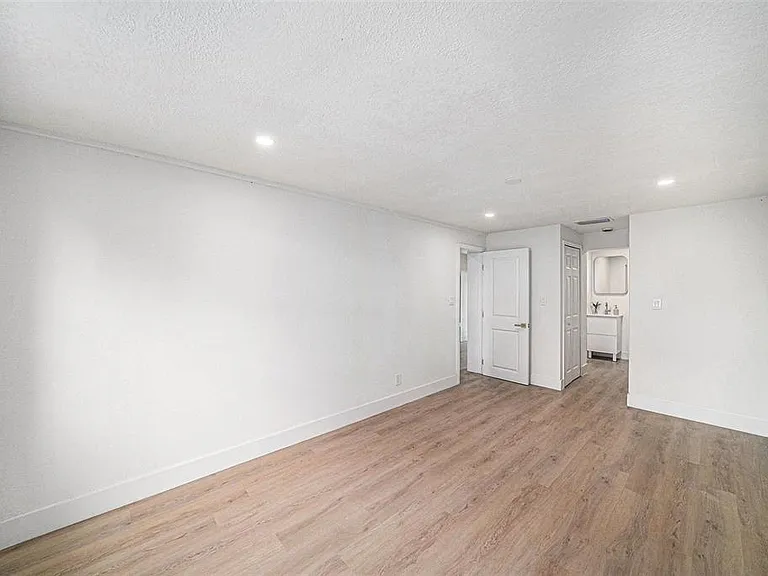 3812 W Rogers Ave — Photo 16