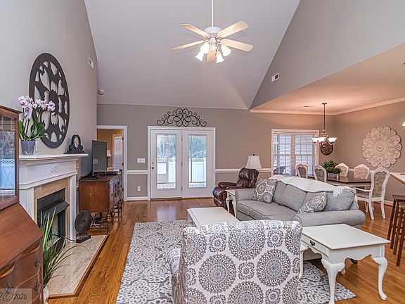 2nd image of 208 Commonsgate Dr