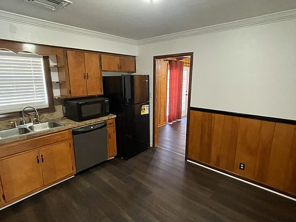3rd image of 3613 Royal Crest Dr