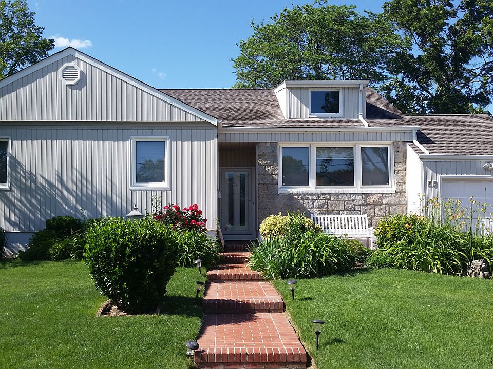 1st image of 18 Wesley Dr