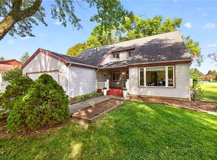 4 Live Oak Ct, Penfield, NY 14526