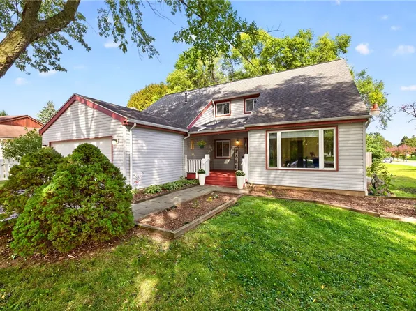 4 Live Oak Ct, Penfield, NY 14526