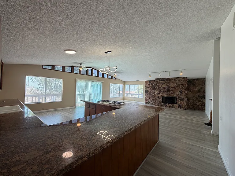 16927 Bell Ave — Photo 3
