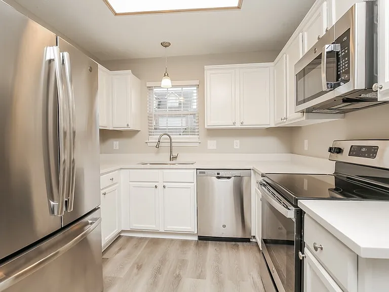 1103 Phelissa Dr — Photo 9