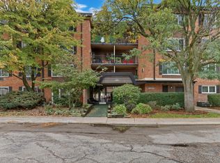 1107 S Old Wilke Rd APT 201, Arlington Heights, IL 60005