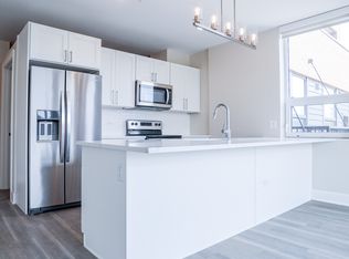 880 Lee St #215, Des Plaines, IL 60016