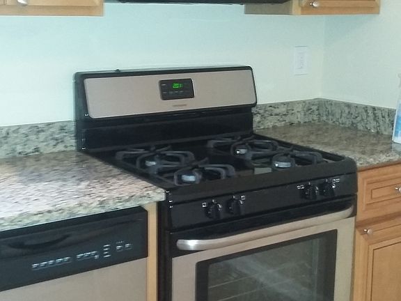 Dishwasher, Stove + microwave